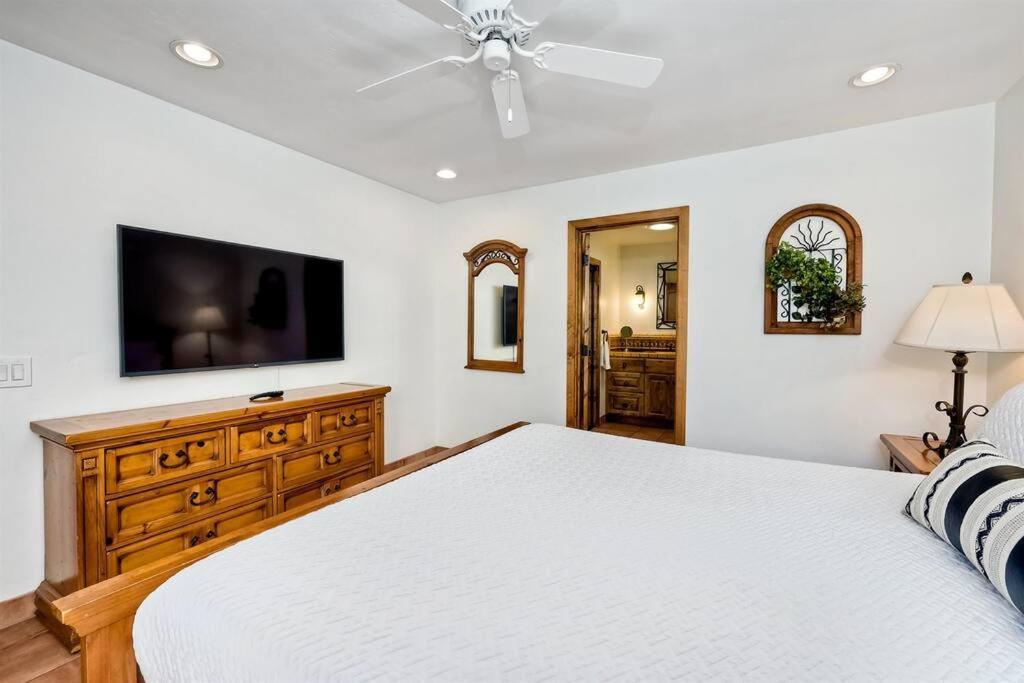 Great Group Retreat! Hacienda Decor, Spacious Floor Plan, Private Backyard Carlsbad Ngoại thất bức ảnh